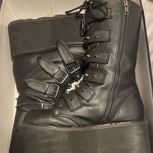 demonias damned-225’s, size 8, 3 1/2” platform, slightly used